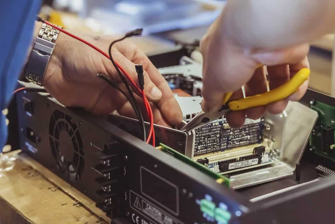 Why Does My Computer Sound Like A Jet: How To Fix It - Go Roboted